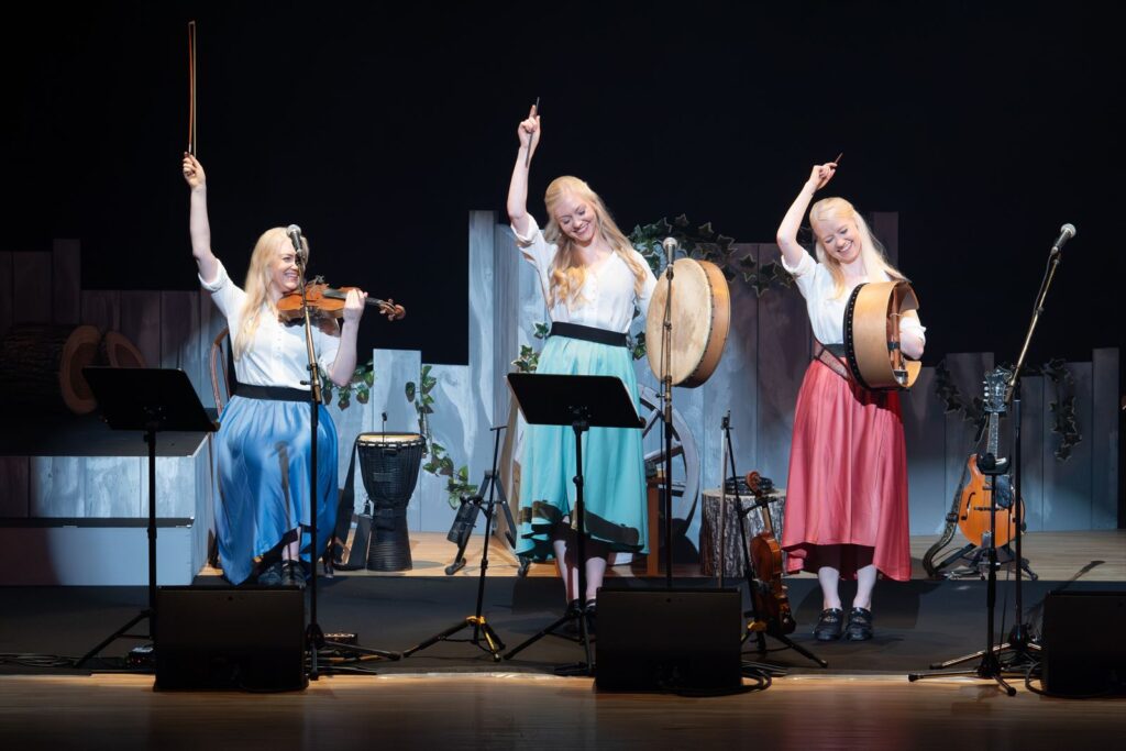 写真撮影 ザ・ゴサード・シスターズ とりぎん文化会館