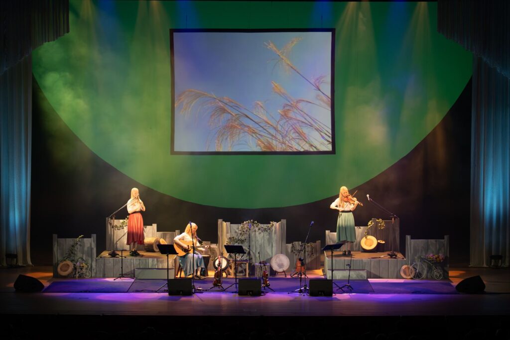 写真撮影 ザ・ゴサード・シスターズ とりぎん文化会館