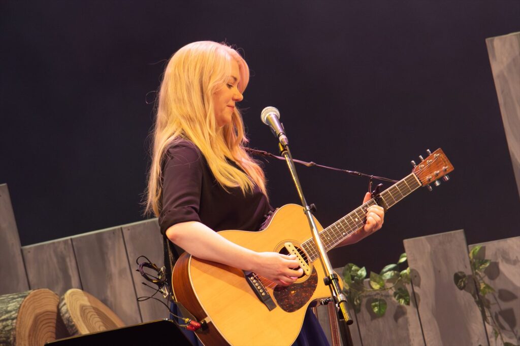 写真撮影 ザ・ゴサード・シスターズ とりぎん文化会館