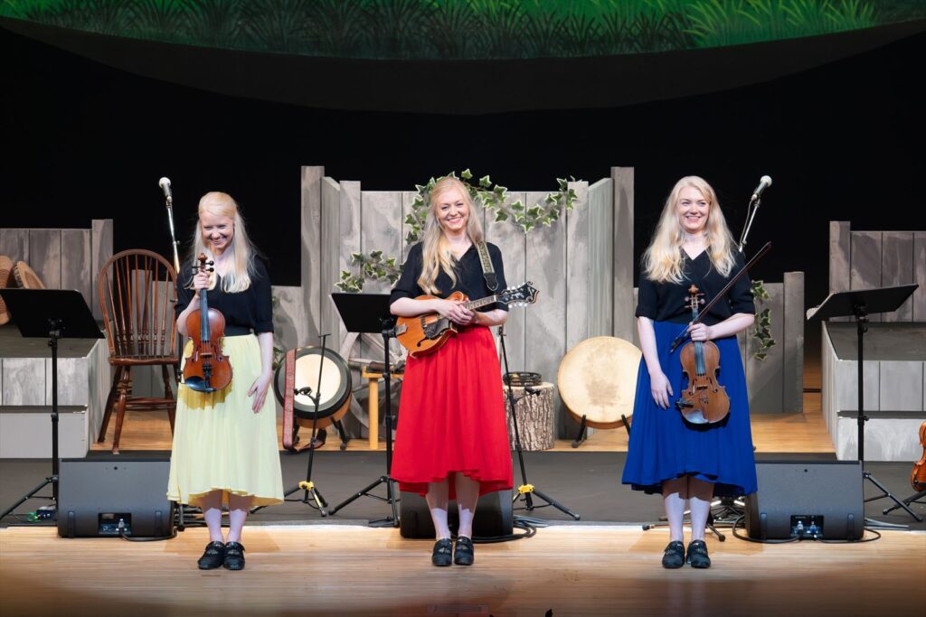 写真撮影 ザ・ゴサード・シスターズ とりぎん文化会館