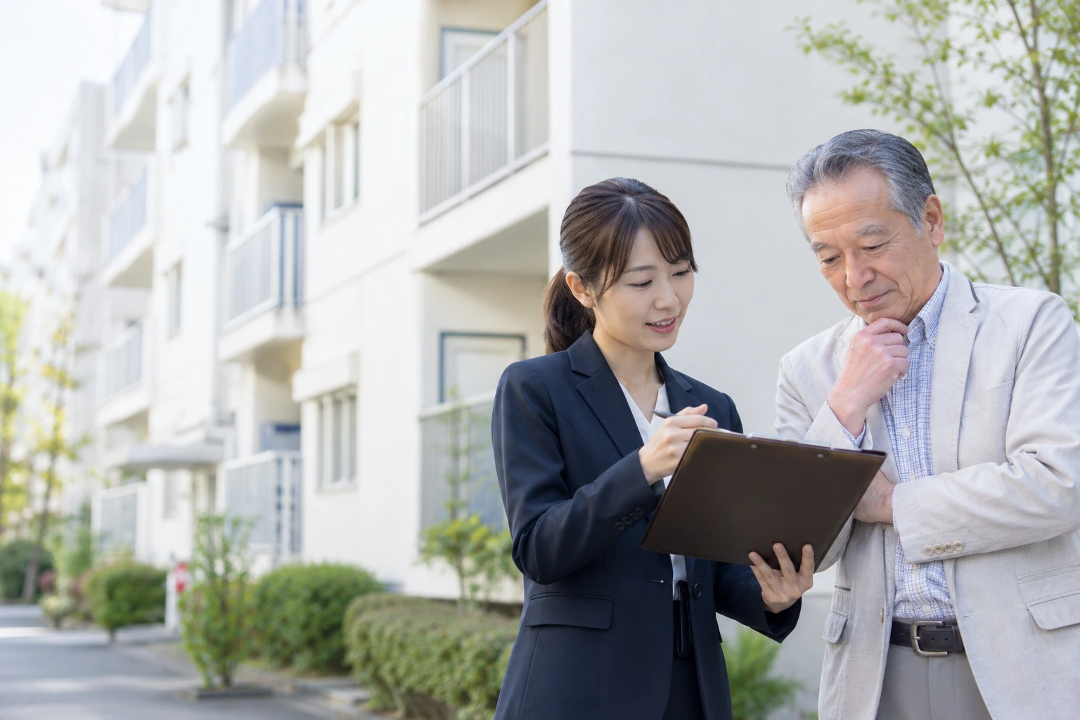管理担当者とオーナー様の打ち合わせイメージ
